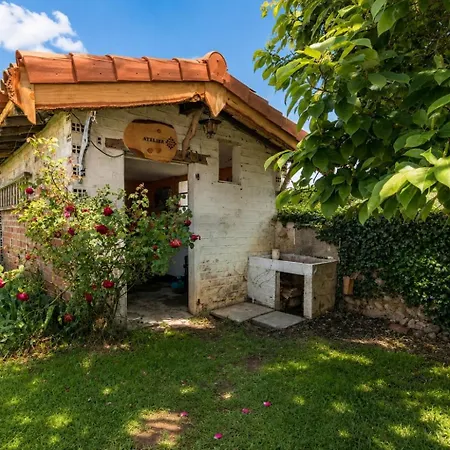 Atelier De La Mandille